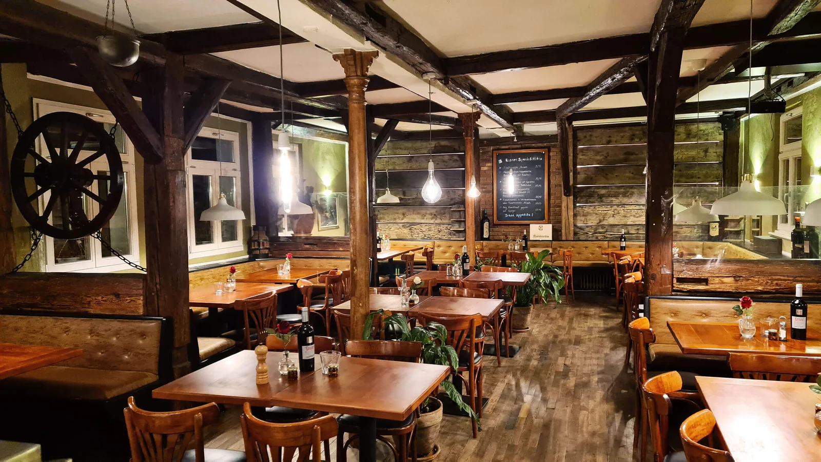 Innenraum des Restaurants Goldener Hecht da Cesare